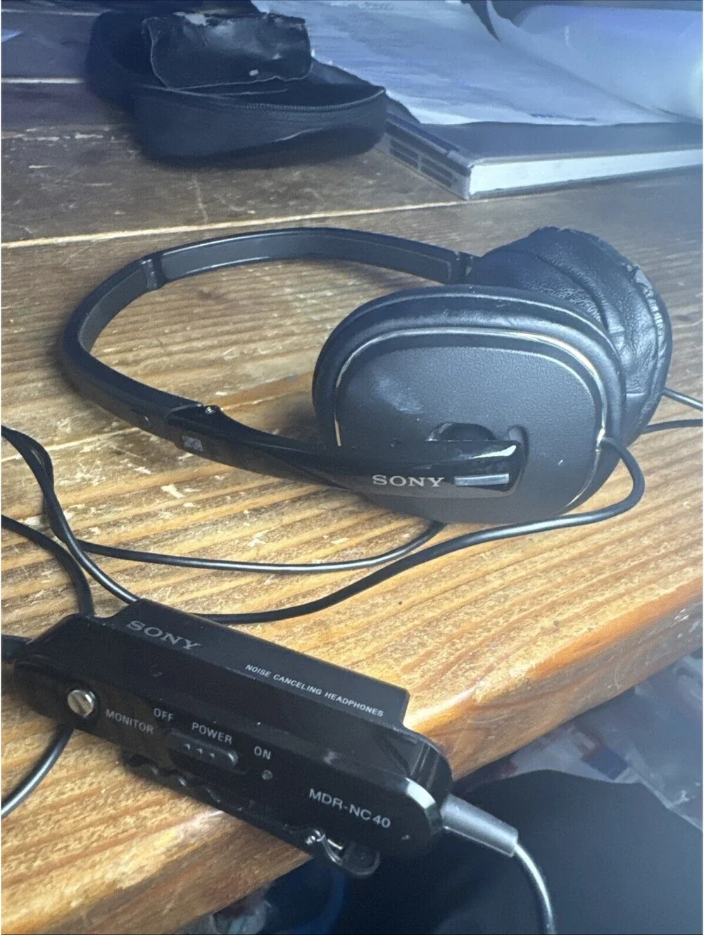 SONY Noise Cancelling Folding Headphones MDR-NC40 working
